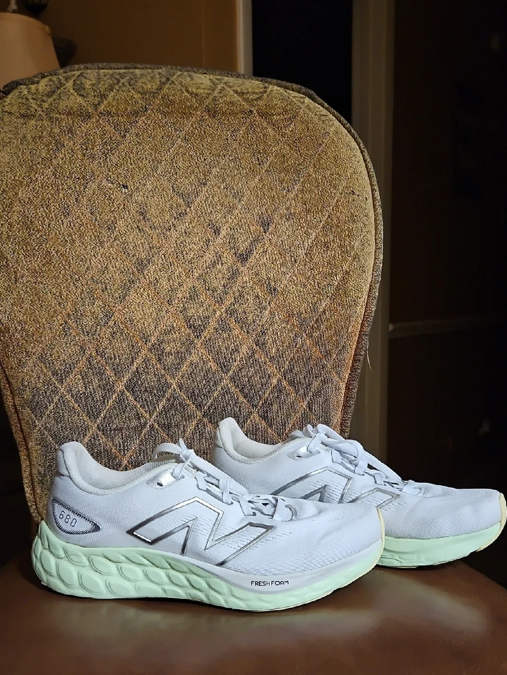 New Balance Fresh Foam 680v8 White Green Lace Up Sneakers Running Shoes